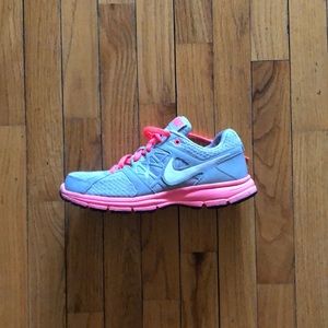 WORN ONCE Nike relentless 2 running shoe